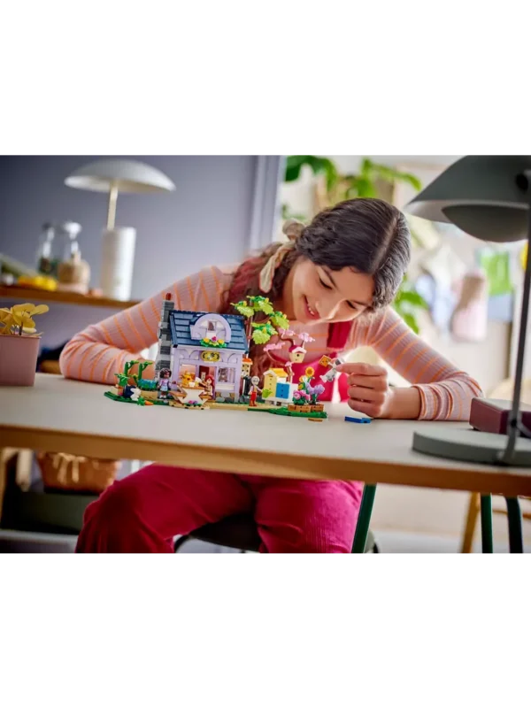 Lego 42669 Подружки Дом пчеловода и цветник
