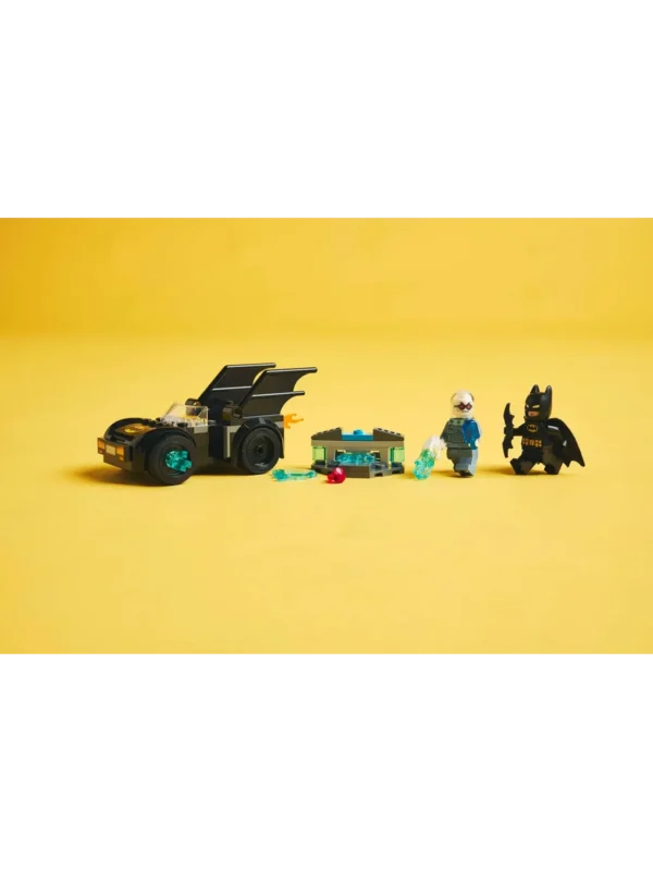 Lego 76301 Супер Герои Бэтмен и бэтмобиль против мистера Фриза