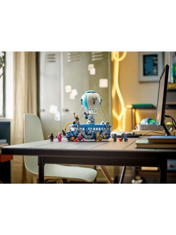 Lego 77073 Fortnite Боевой автобус