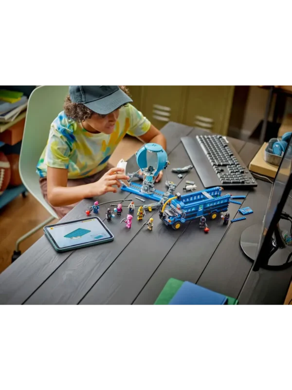 Lego 77073 Fortnite Боевой автобус