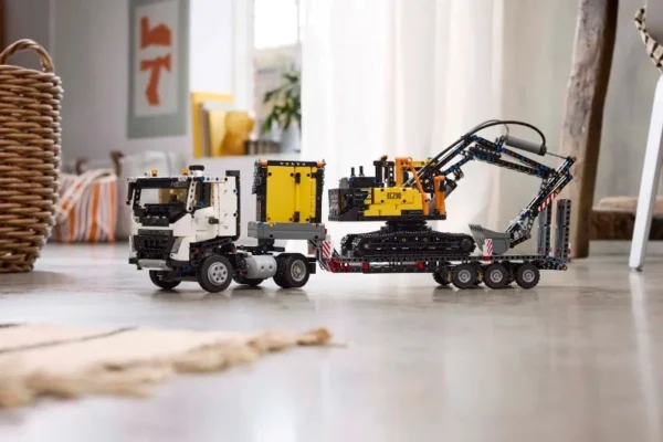 Lego 42175 Техник Грузовик Volvo FMX и экскаватор EC230
