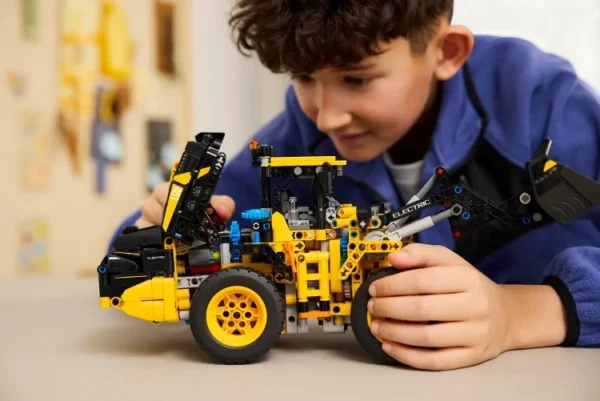 Lego 42209 Техник Колесный погрузчик Volvo L120 Electric