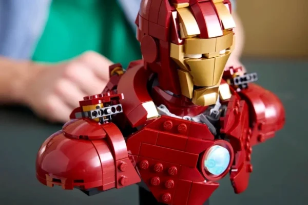 Lego 76327 Супер Герои Бюст Железного человека: MK 4