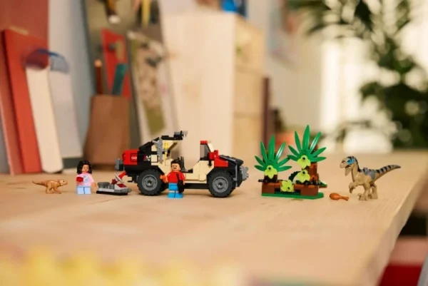 Lego 76972 Jurassic World Побег от раптора в бездорожье