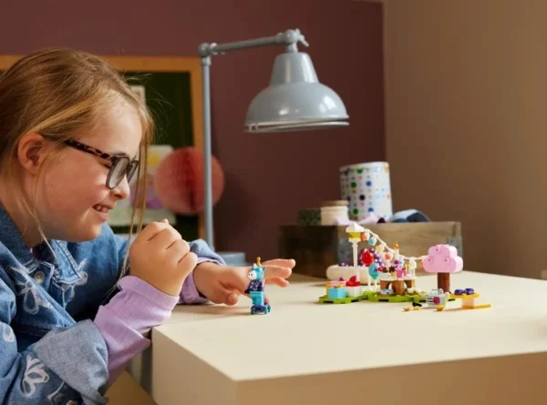 Lego 77046 Animal Crossing День рождения Джулиана