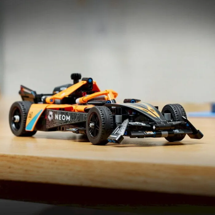 Lego 42169 Техник Гоночный автомобиль NEOM McLaren Формулы E — изображение 5