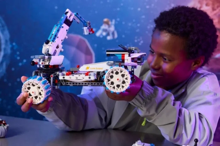 Lego 42211 Техник Космический луноход Lunar Outpost™ — изображение 3