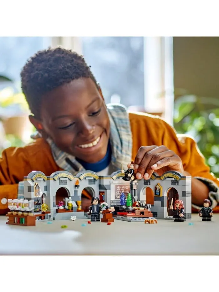 Lego 76431 Гарри Поттер Замок Хогвартс: класс зельеварения — изображение 5