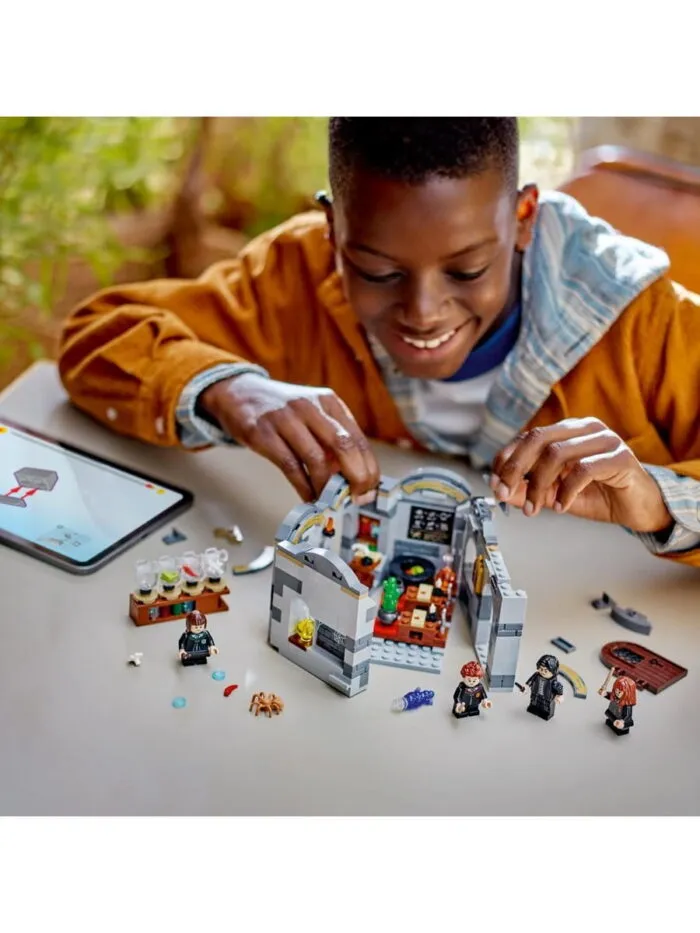 Lego 76431 Гарри Поттер Замок Хогвартс: класс зельеварения — изображение 6
