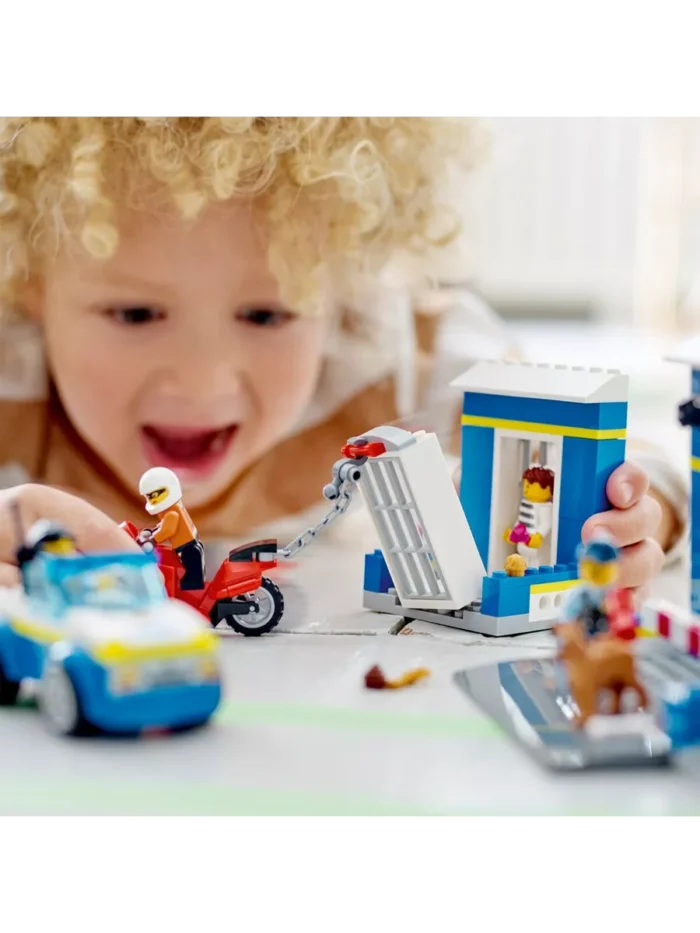 Lego 60370 Город Погоня в полицейском участке — изображение 9