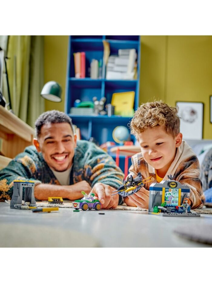 Lego 76272 Супер Герои Бэтпещера с Бэтменом, Бэтгерл и Джокером — изображение 9