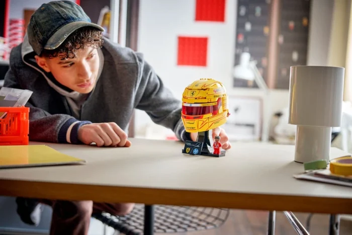 Lego 43022 Editions Formula 1 Шлем Льюиса Хэмилтона Scuderia Ferrari HP — изображение 4