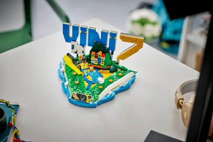 Lego 43027 Editions Football Футбольные хайлайты: Винисиус Жуниор - Image 3